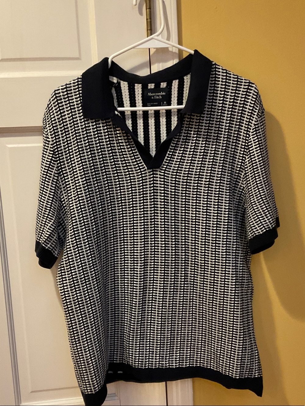 Abercrombie & Fitch navy and White Patterned Knit Polo, medium